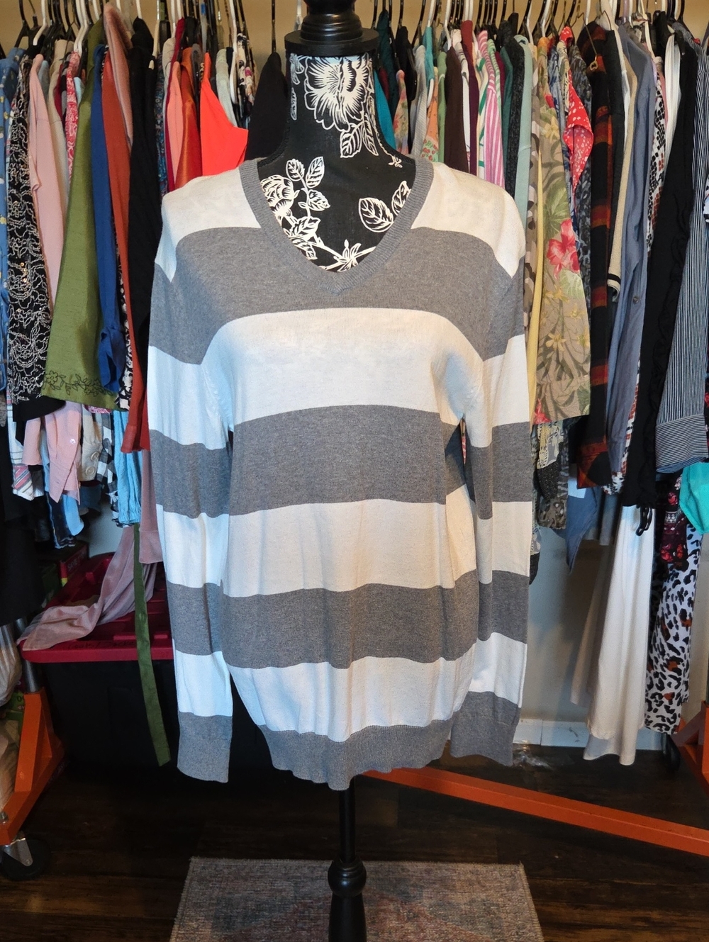 Old Navy Men's V-Neck Stripe Sweater in Gray & White